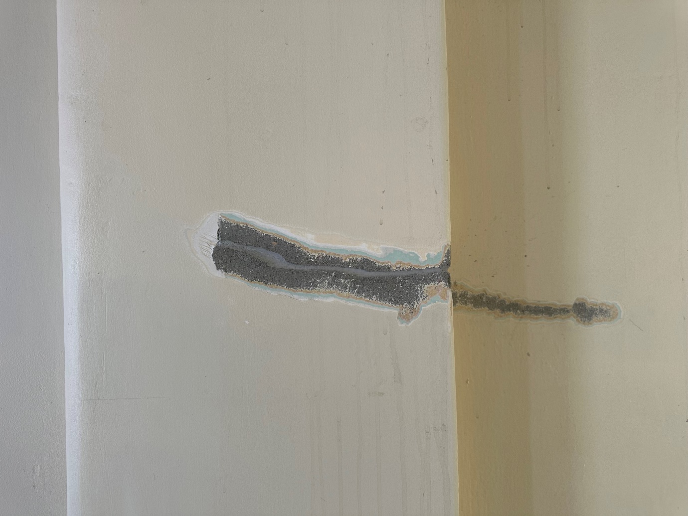 cracks around the corner photo