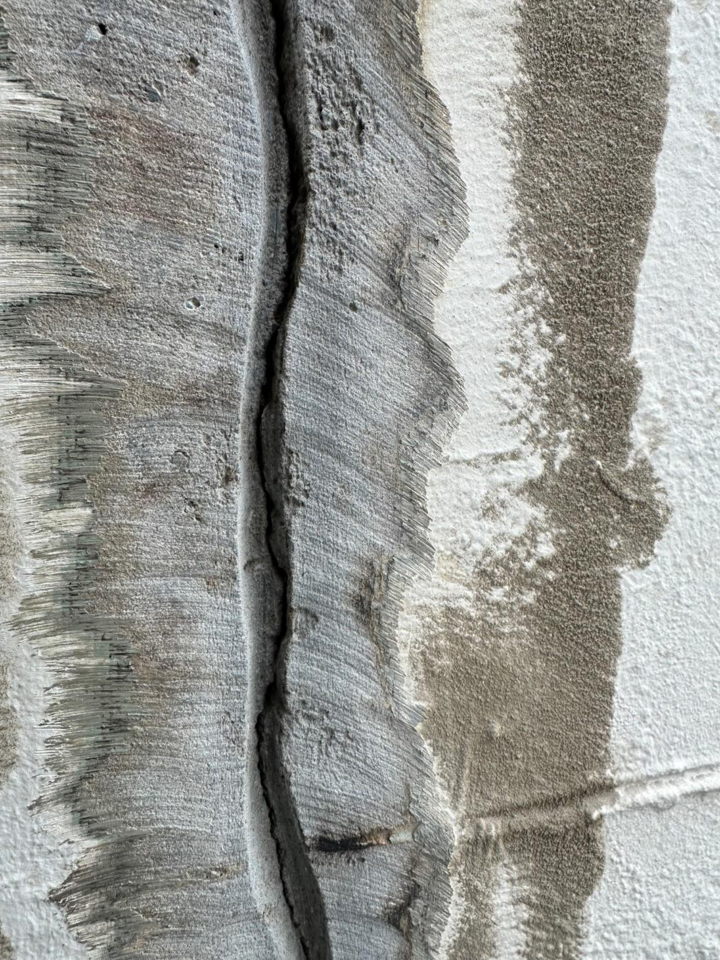 grinding surface and opening the crack image